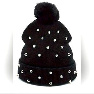 Black Spike Beanie w Pom Pom